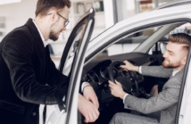 Czy warto brać rzeczoznawcę przy zakupie auta