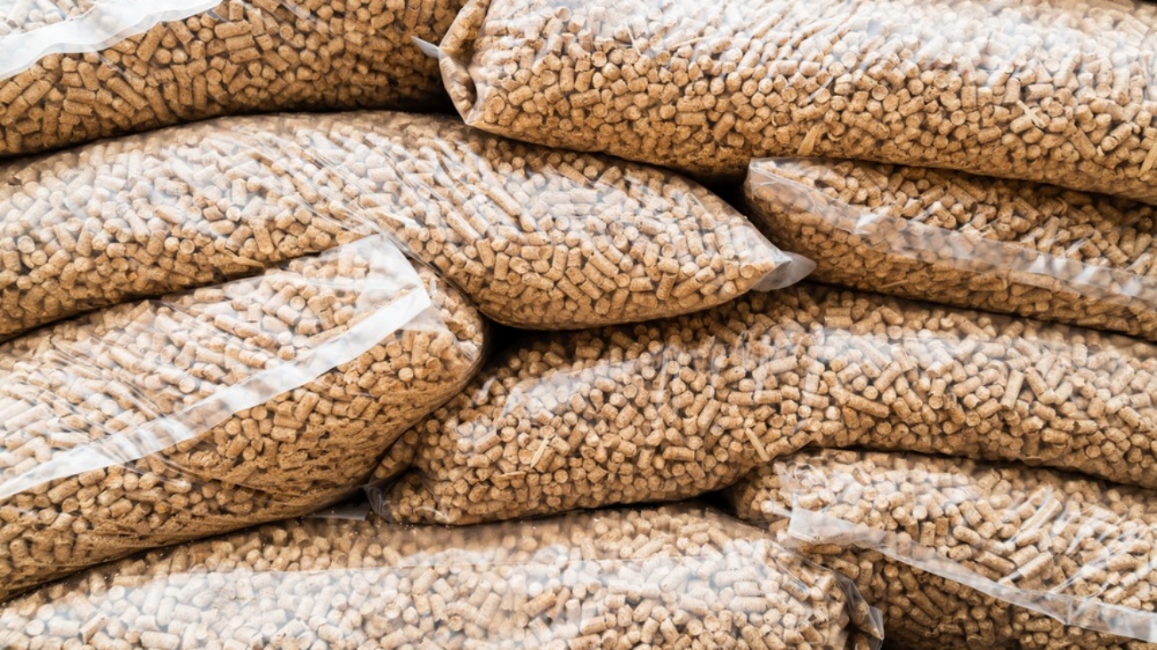 Pellet premium z certyfikatem ENplus A1 – czym się różni od zwykłego pelletu i gdzie go kupić?